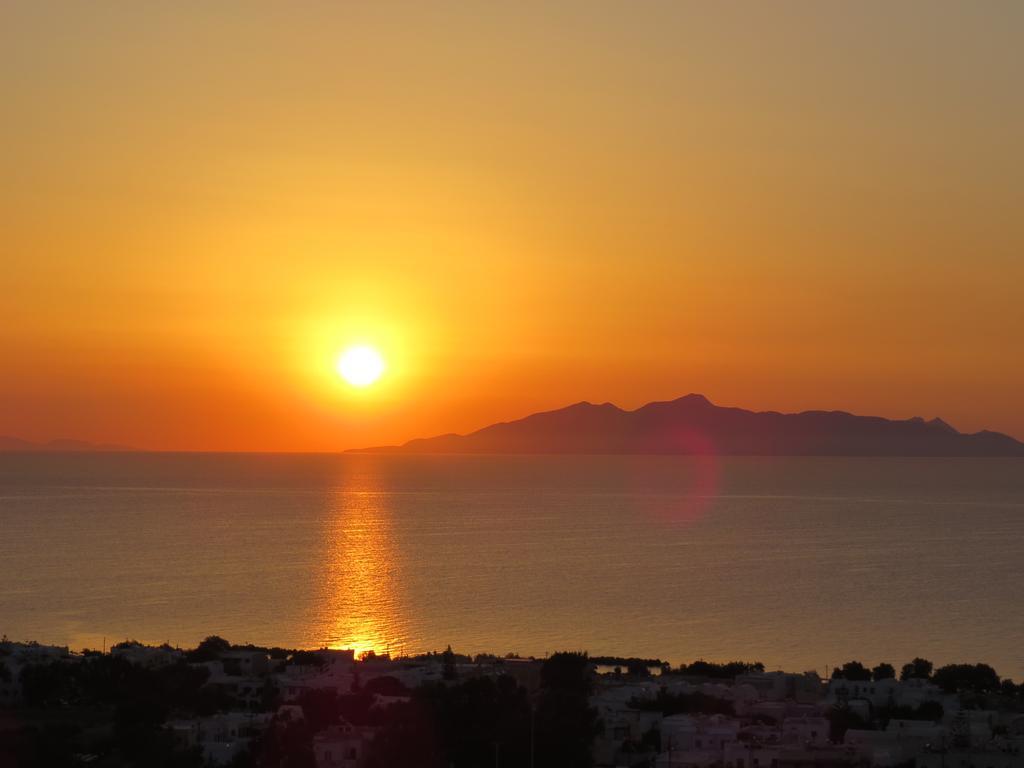 Acropole Sunrise Lejlighedshotel Kamári Eksteriør billede